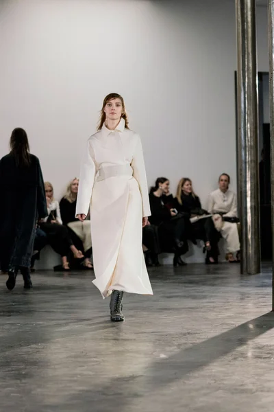 Look 17